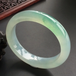 (超值推荐)糯冰种飘花手镯(55.5mm)