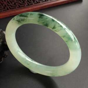 (超值推荐)糯冰种飘花圆条手镯(56.7mm)