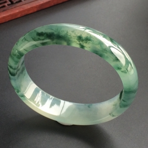 (超值推荐)冰种飘花贵妃镯(53.5mm-47.2mm)