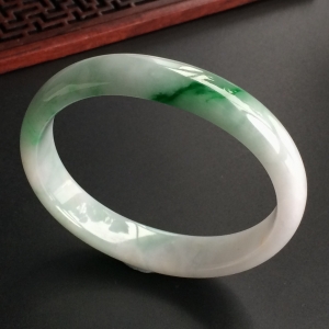 (超值推荐)糯冰种飘翠贵妃镯(58mm-50.2mm)