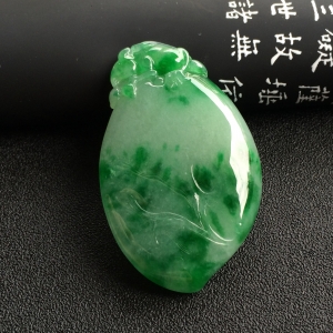 （超值推荐）糯冰种翠色福瓜挂件