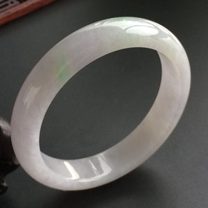 (超值推荐)糯冰种淡春带彩手镯(57.2mm)