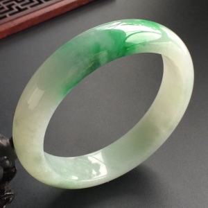 (超值推荐)糯冰种飘翠手镯(58.8mm)