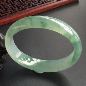 (超值推荐)冰种飘花贵妃镯(56.1mm-48.4mm)