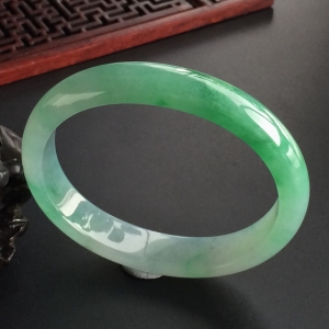 (超值推荐)糯冰种飘翠贵妃镯(56.6mm-48.6mm)
