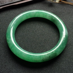 （超值推荐）糯冰种豆绿圆条手镯（54.7mm）
