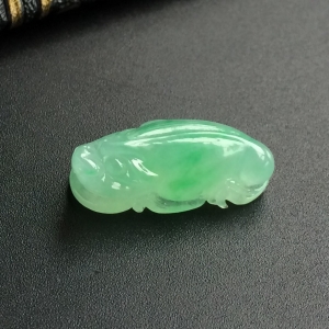 (超值推荐)糯冰种飘翠金蟾戒面/胸坠面