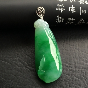 （超值推荐）糯冰种翠色福瓜挂件