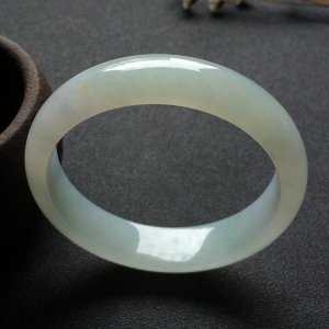 （超值推荐）糯冰种淡晴水手镯（57mm）