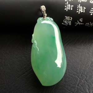 （超值推荐）糯冰种飘花福瓜挂件