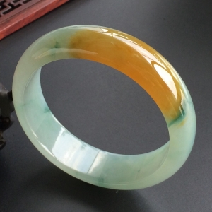 (超值推荐)糯冰种飘花带黄翡手镯(57.4mm)