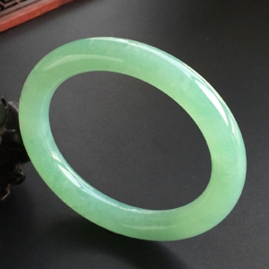(超值推荐)糯冰种绿晴水圆条手镯(55mm)