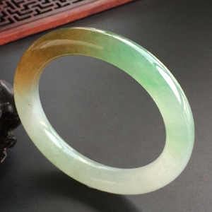 (超值推荐)糯冰种褐黄翡略飘翠圆条手镯(54.2mm)