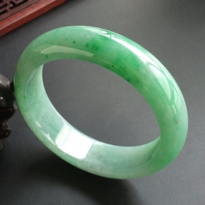 (超值推荐)糯冰种晴水飘翠手镯(54mm)