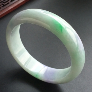 (超值推荐)糯冰种春带彩手镯(57.8mm)
