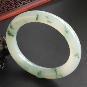 (超值推荐)糯冰种飘花圆条手镯(57.1mm)