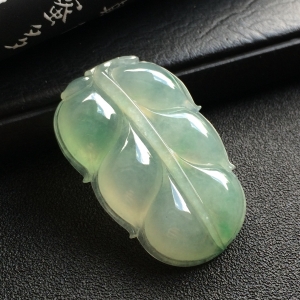 （超值推荐）冰种晴水略飘花玉叶挂件