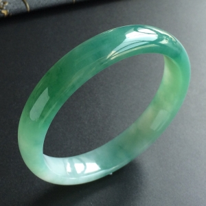 (超值推荐)糯冰种晴水手镯(56.4mm)