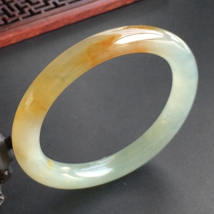 (超值推荐)冰种黄翡贵妃镯(55.3mm-49.5mm)
