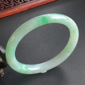 (超值推荐)糯冰种飘翠贵妃镯(55.2mm-48.6mm)
