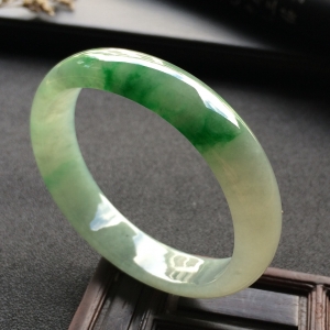 （超值推荐）糯冰种飘翠贵妃镯（55.3mm-46.3mm）