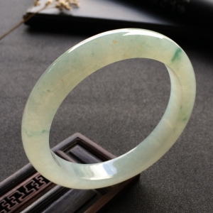 （超值推荐）糯冰种飘花手镯（58.3mm）