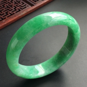 (超值推荐)糯冰种翠色手镯(58.1mm)