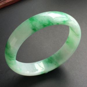 (超值推荐)糯冰种飘翠贵妃镯(54mm-48.4mm)