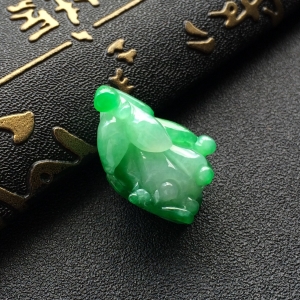 （超值推荐）糯冰种翠色一品清廉挂件