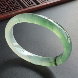 (超值推荐)冰种飘花贵妃镯(55.6mm-45.8mm)