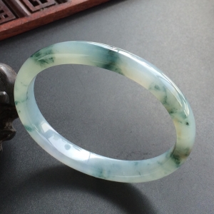 (超值推荐)糯冰种飘花贵妃镯(53.8mm-46.8mm)