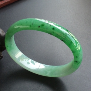 (超值推荐)糯冰种飘翠贵妃镯(55.1mm-46.5mm)