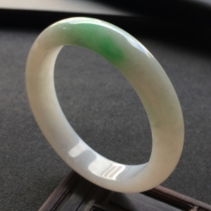（超值推荐）糯冰种白底青手镯（56.8mm）