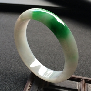 （超值推荐）糯冰种翠色手镯（58.2mm）