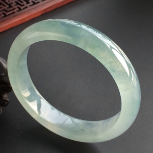 (超值推荐)冰种略飘花手镯(58.5mm)