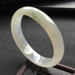 （超值推荐）糯冰种略飘花贵妃镯（55.8mm-48.5mm）