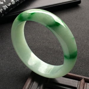 （超值推荐）糯冰种飘翠手镯（58.6mm）