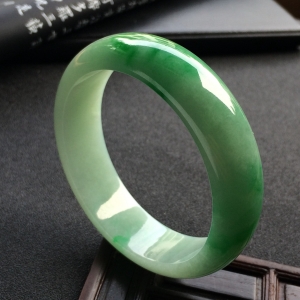 （超值推荐）糯冰种飘翠手镯（57.7mm）