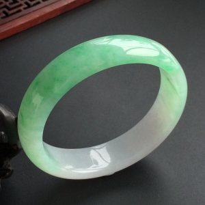 (超值推荐)糯冰种飘翠贵妃镯(55.3mm-48.6mm)