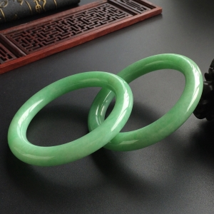 (超值推荐)糯冰种豆绿圆条手镯(一对)(58.1mm/58.8mm)