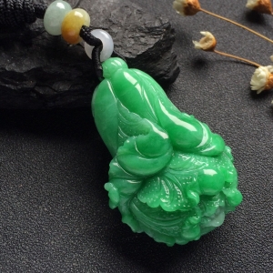 （超值推荐）糯冰种豆绿白菜挂件