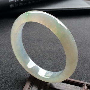 （超值推荐）糯冰种略飘花手镯（55.6mm）