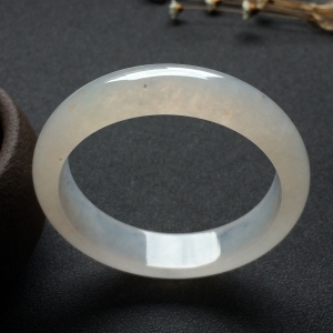 （超值推荐）糯冰种淡晴水手镯（54mm）