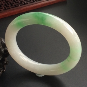 (超值推荐)糯冰种飘翠圆条手镯(54mm)