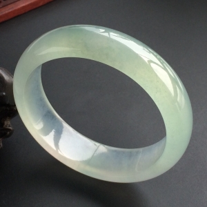 (超值推荐)冰种晴水略飘花手镯(54mm)