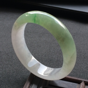 （超值推荐）糯冰种飘花手镯（56mm）