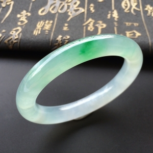 (超值推荐)冰种飘阳绿圆条手镯(57.7mm)