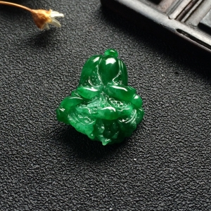 （超值推荐）糯冰种阳绿白菜挂件