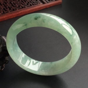 (超值推荐)糯冰种飘花手镯(55.6mm)