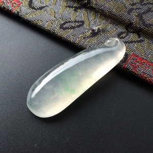 (超值推荐)冰种略飘翠福瓜挂件